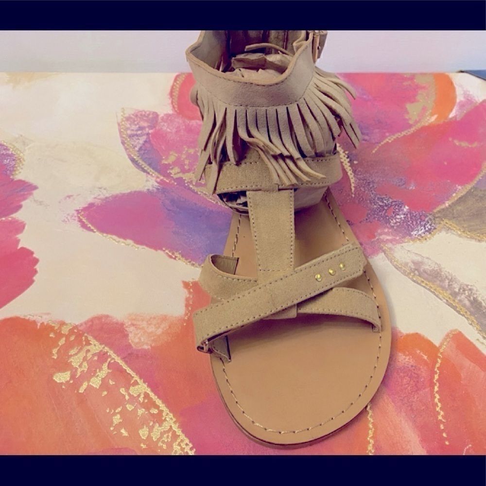 Kenneth Cole Reaction Bright Fringe sandal Size:6